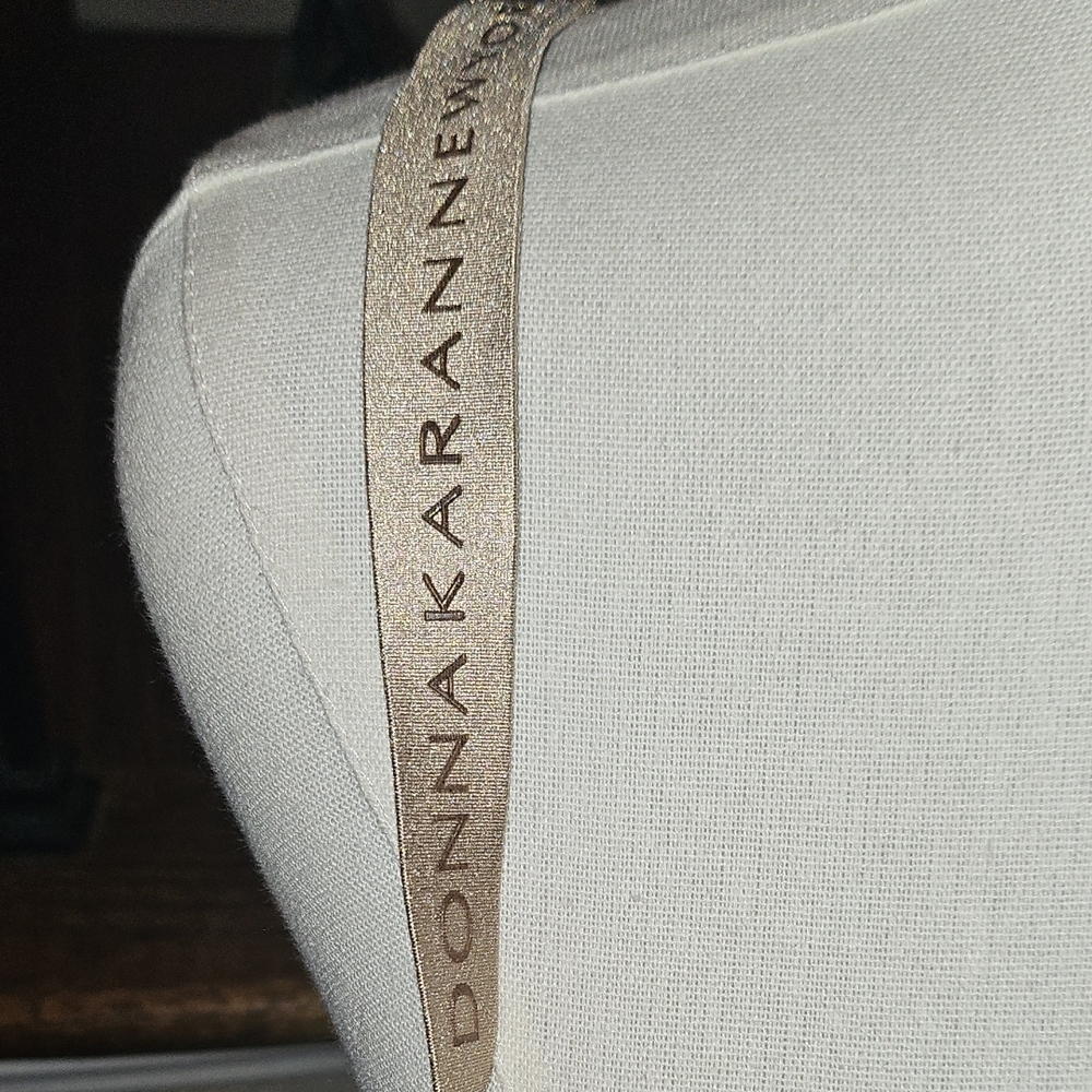 Donna Karan Black Push-Up T-Shirt Bra with Logo Strap - Picture 4 of 9